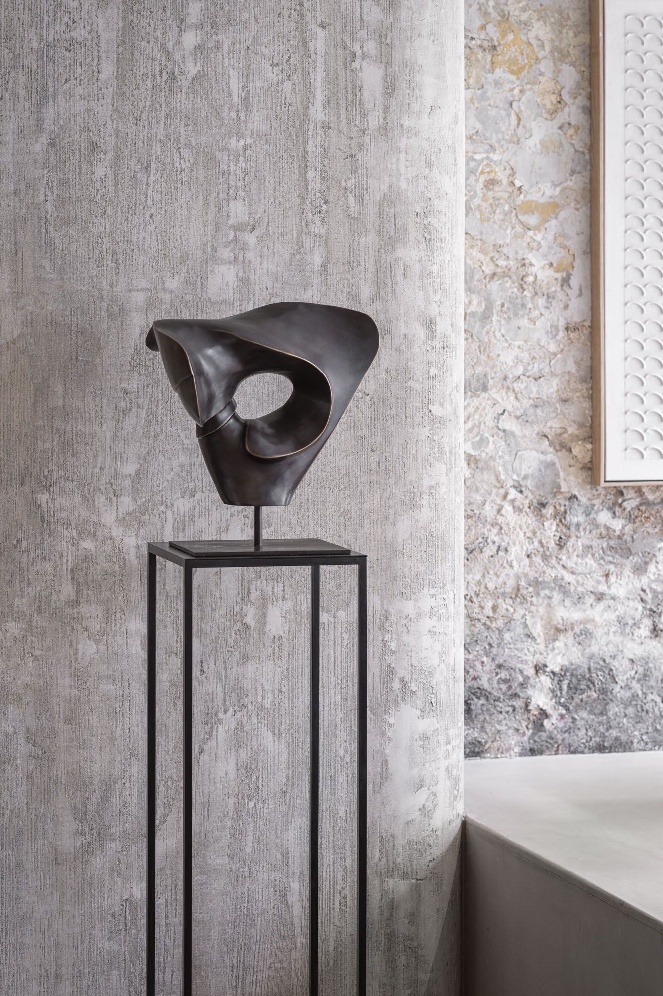 Cambio Direzione Bronze Sculpture - product image