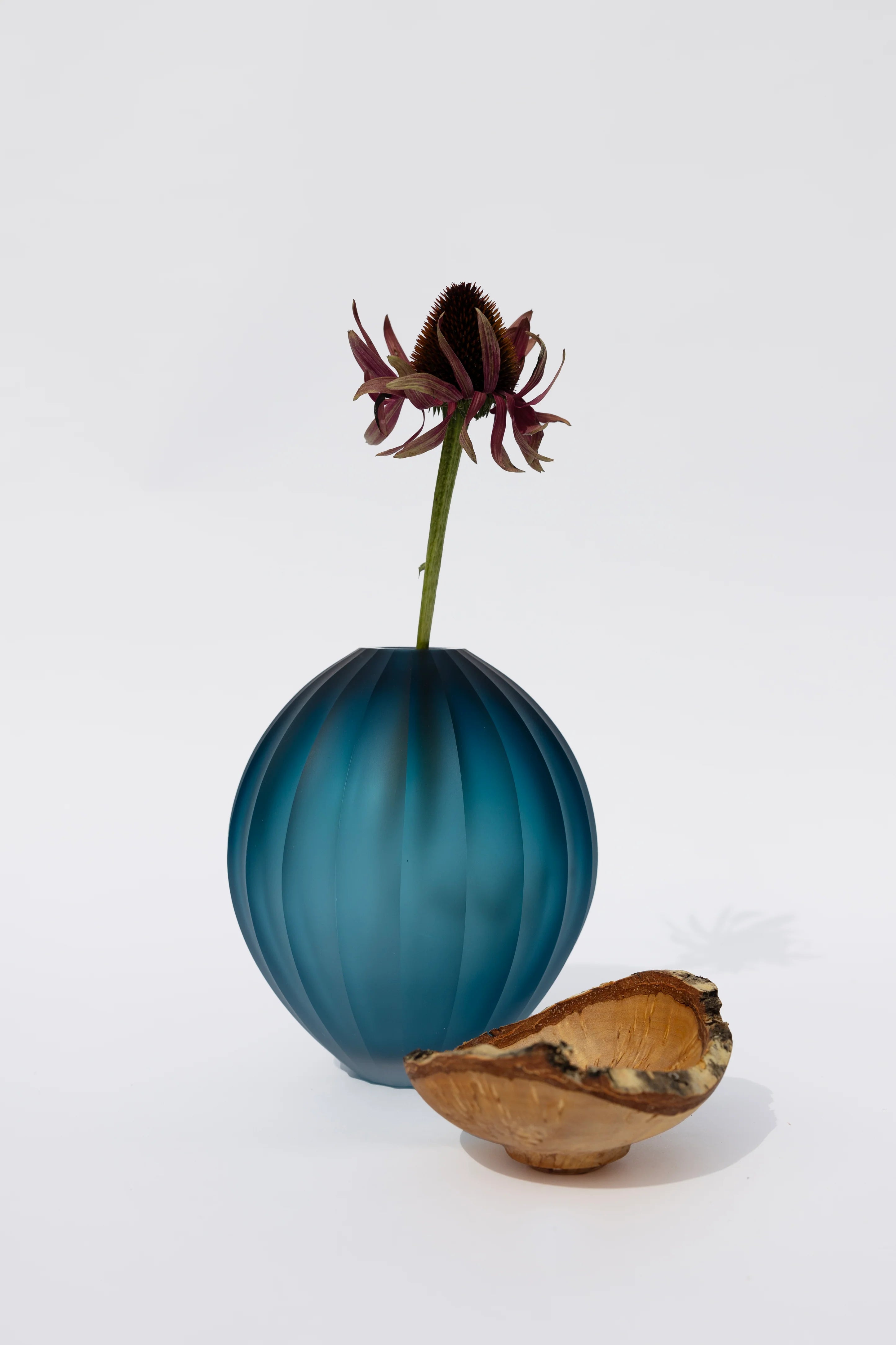 Poppy | Stacking Vessel in diamond cut glass Vase - product detail